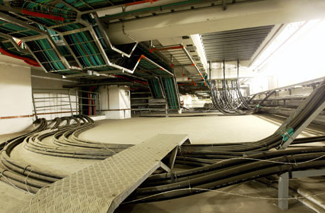 מתקן שנאים של חברת החשמל בחיפה