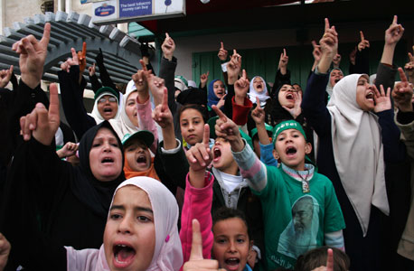 האמת מתגלה: ממשלת חמאס סובלת ממשבר נזילות 