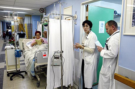 חולים מאושפזים בבית חולים (ארכיון), צילום: צביקה טישלר
