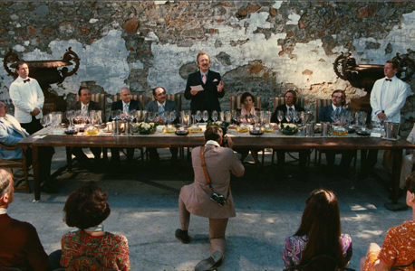 מתוך "יין, סיפור אהבה". במקור נקרא הסרט "Bottle Shock" - שוק בבקבוק