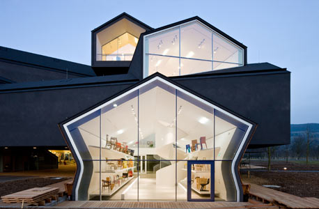 חנות העיצוב ויטרה בשוויץ, בעיצוב הרצוג דה מורון, צילום: iwan baan