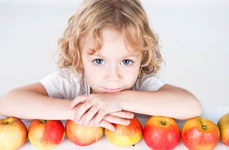 אולי יש סיבה טובה לכך שהילד לא אוהב לאכול פירות
