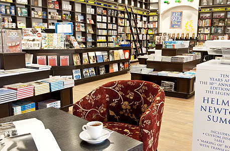 קפה גרג בארט אנד דיזיין, תל אביב. חנות לספרי עיצוב. מנה לדוגמה: כריך בלקני, 45 שקל