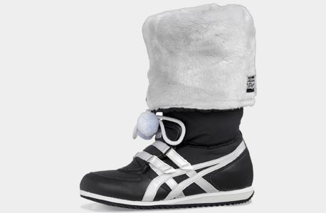 מגפיים לאפרה סקי: דגם אוניצוקה טייגר של אסיקס. מחיר: 600 שקל