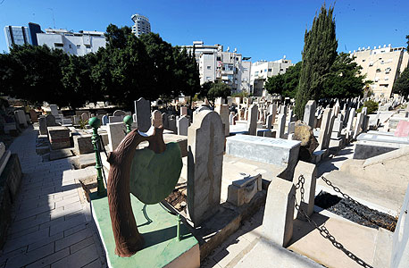 בית הקברות ברחוב חובבי ציון בתל אביב: הנחה של 40 אלף שקל בעבר, צילום: יובל חן