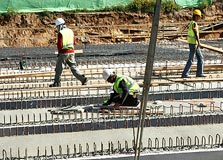 האוצר העביר להתאחדות הקבלנים 30 מיליון שקל להכשרת עובדי בניין ישראלים
