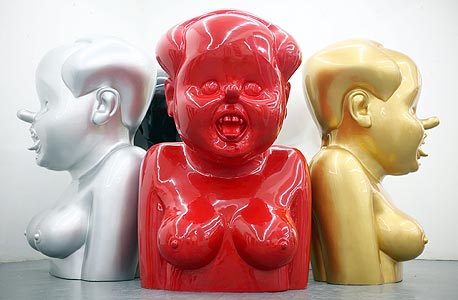 פסלי "מיס מאו" של האחים גאו. הוצגו ברחבי העולם