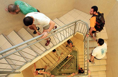 זינוק בעלייה, ישראל. מסלול: 54 קומות, 1,144 מדרגות, צילום: מיכאל קרמר