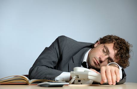 עייפות כרונית פוגעת בפריון העבודה, צילום: SHUTTERASTOCK