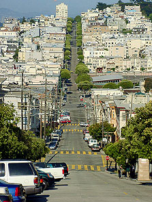 רחוב לומברד בסן פרנסיסקו. החיישנים יספקו מידע גם על צפיפות התנועה רחוב לומברד בסן פרנסיסקו. החיישנים יספקו מידע גם על צפיפות התנועה