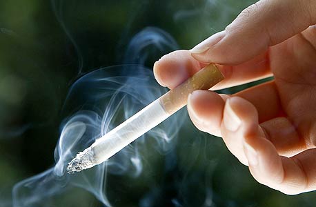 הפסקת סיגריה: כמה באמת עולים עובדים מעשנים למעסיק?