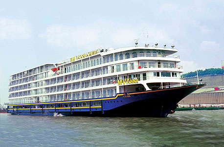 Uniworld Boutique River Cruises. מחיר: מ-2,999 דולר ל-7 לילות בתחילת ינואר למצרים