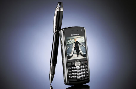BlackBerry Pearl 8100 ליד עט. סדרת מכשירים קטנה במיוחד