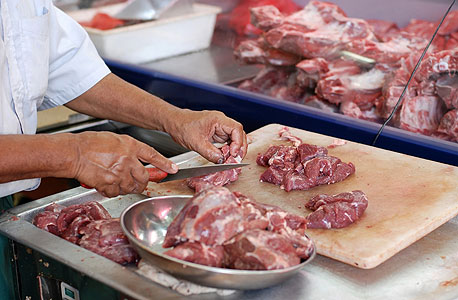 דו&quot;ח של ה-OECD והאו&quot;ם: מחירי הבשר צפויים לזנק ב-30% בעשור הקרוב