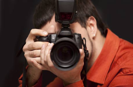 הצלם המקצועי גם ככה יעדיף מצלמות מקצועיות. החובב יסתפק בסמארטפון, צילום: shutterstock