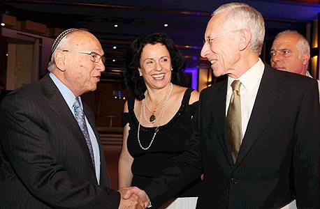 מימין: סטנלי פישר' נגה קינן ויעקב נאמן בפורום CFO