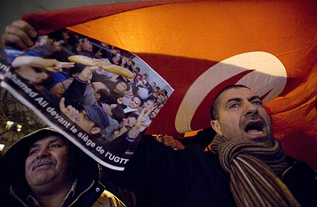 דיווחים בתוניסיה: עשרות הרוגים בשריפות בכלא