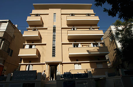 הבניין שבו גרים ליאת צבי ודוד ליפשיץ, צילום: עמית שעל