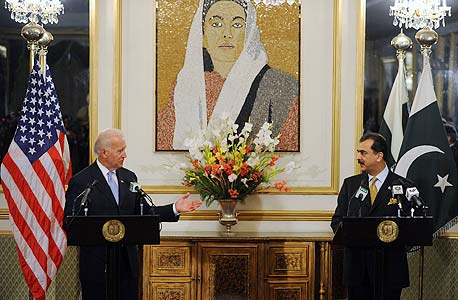 סגן הנשיא ביידן וראש ממשלת פקיסטן יוסוף ראזה גילאני