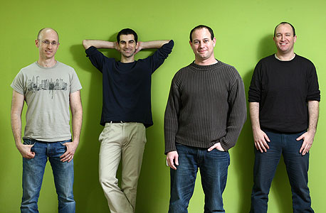 מייסדי סנאפטו (מימין): מיכה ברדיצ'טסקי, ליאור טל, רן מקבי וברק נוה. "לגרום לשוק האינטרנט הסלולרי לגדול לכמה מיליארדים"