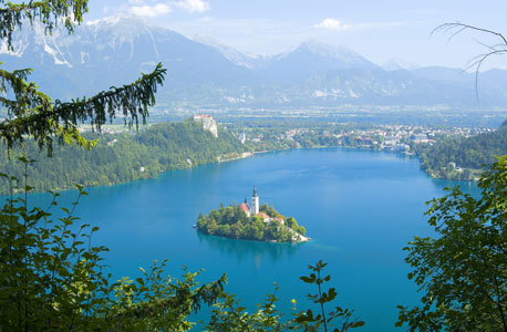 אגם בלד בסלובניה. נחשבת לפתוחה ודמוקרטית