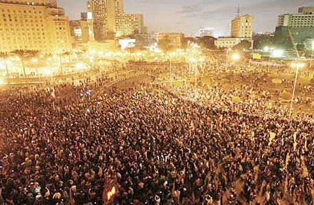 הפגנה בקהיר נגד מובארק, ינואר 2011, צילום: cc by: Frame Maker