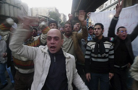 מפגינים במצרים. מוצאים דרכים אחרות לתקשר, צילום: cc by Al Jazeera English