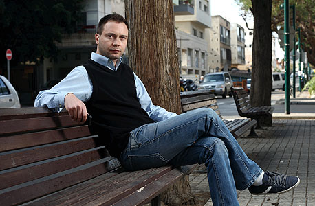 דני לוי (34), יחצן, גר לבד בפנטהאוז בלב תל אביב