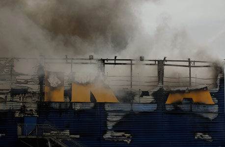 סניף איקאה עולה בלהבות, היום, צילום: עמית שעל
