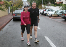 בני גנץ ואשתו רויטל, עם החולצות המדוברות בני גנץ ואשתו רויטל, עם החולצות המדוברות