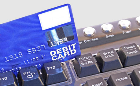 ארה&quot;ב: הוגשו 11 כתבי אישום בהונאת ענק בכרטיסי אשראי