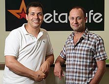 מימין: ירון פינקל, מנהל הפיתוח בישראל של מטה קפה, ואייל הרצוג, ממייסדי החברה