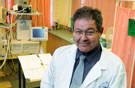 ד"ר זאב סוניס. "אני משתכר טוב, אבל זה בגלל שאני עובד כל כך הרבה"