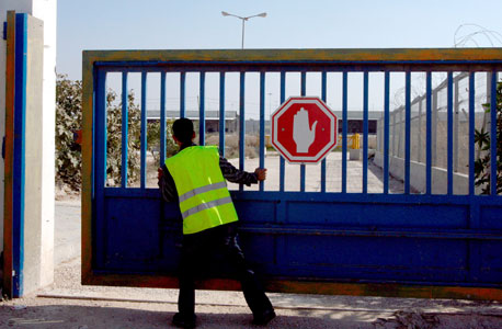 מעבר קרני נסגר לתנועת פלסטינים. הסחורות הגיעו בדרכים אחרות