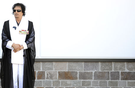 חליפה עם בישט. שילוב בין לבוש מערבי למסורתי, צילום: אי פי אי