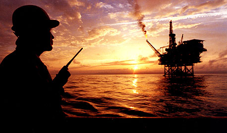הנפט ירד ב-9.3% וסגר ב-35.35 דולר לחבית בעקבות עלייה במלאי הבנזין בארה&quot;ב