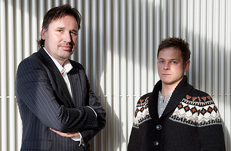 אקסל הנסן (מימין), מנכ"ל UJAM, ופיטר גורג'ז. המטרה: הקלטת אלבומים שלמים באמצעות השירות