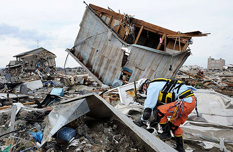 בניינים הרוסים ביפן. ממשלת יפן תיאלץ להעלות מסים  כדי לממן את תיקון נזקי רעידת האדמה, צילום: איי אף פי