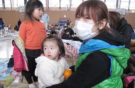 פליטי רעידת האדמה ביפן, צילום: אי אף פי
