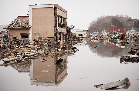 יפן לאחר רעידת האדמה בשנה שעברה. צלמי עיתונות נדרשים להגיע למקומות מסוכנים בהתרעה קצרה, צילום: איי אף פי
