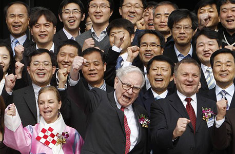 וורן באפט במהלך ביקורו בדרום קוריאה וורן באפט במהלך ביקורו בדרום קוריאה