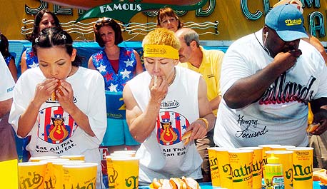 תחרות אכילת נקניקיות ביום העצמאות האמריקאי, צילום: אי פי איי