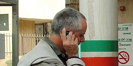 משרד הבריאות: להקפיד לדבר בטלפון הנייד באמצעות דיבורית אישית
