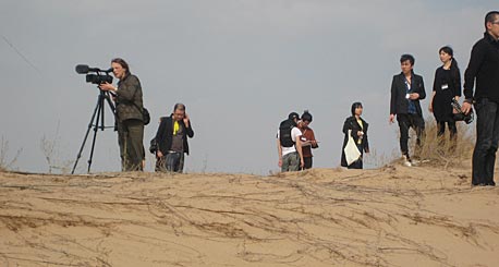 "פרוייקט גורמה באמצע החולות". צוות אדריכלים בינלאומי סוקר את הגבעות החשופות "פרוייקט גורמה באמצע החולות". צוות אדריכלים בינלאומי סוקר את הגבעות החשופות