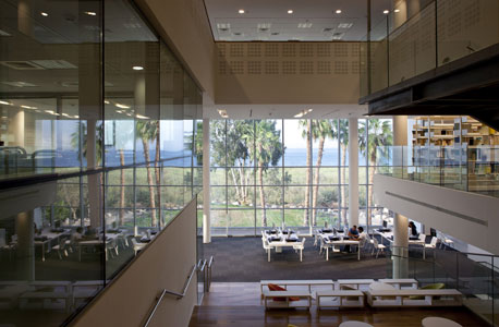 בניין הספרייה - מבט מבפנים, צילום: עמית גירון