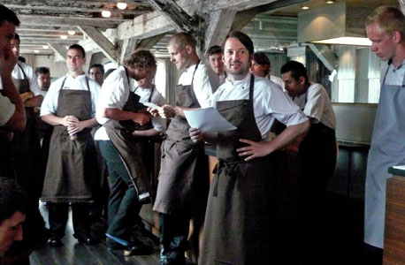 השף רנה רדזפי ועובדי מסעדת נומה בקופנהאגן, צילום: MCT