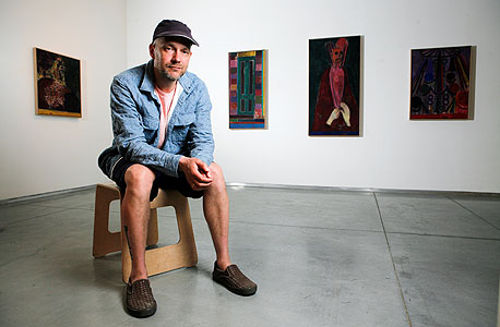 טל ר. בגלריה זומר. "הכסף מעניין אותי רק עד הרגע שבו אני כבר לא צריך לדאוג לגביו, והיום אני כבר לא דואג"