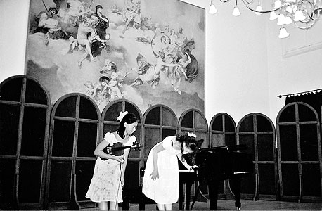 לולו וסופיה על הבמה באקדמיה על שם ליסט בבודפשט 2008