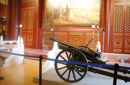 ציור של מאו מכריז על הקמת הרפובליקה העממית ב-1949