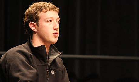 טכנולוגי על הבוקר: פייסבוק שולחת זרועות 